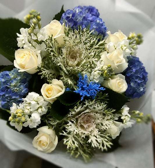 FLORIST CHOICE WHITE + BLUE